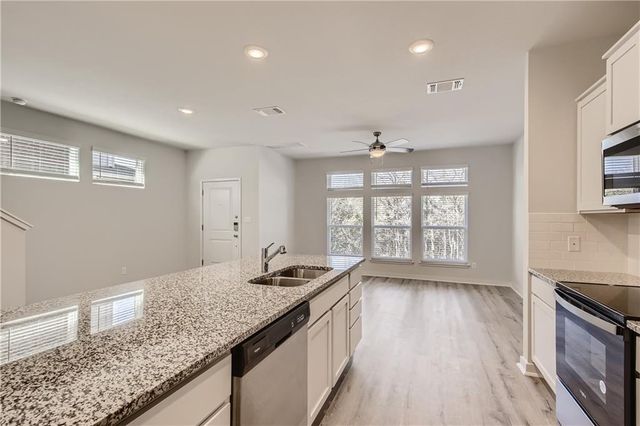 605 W South ST 211, Leander, TX 78641