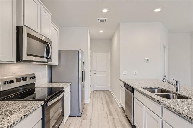 605 W South ST 211, Leander, TX 78641