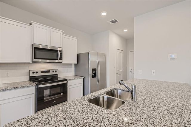 605 W South ST 211, Leander, TX 78641