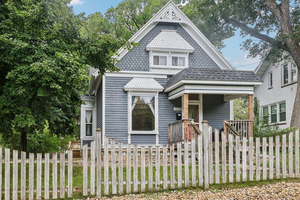 624 S Garfield Avenue, Janesville, WI 53545