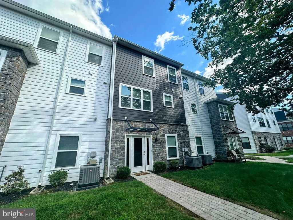 123 HIGH POINTE DR #36, Hummelstown, PA 17036