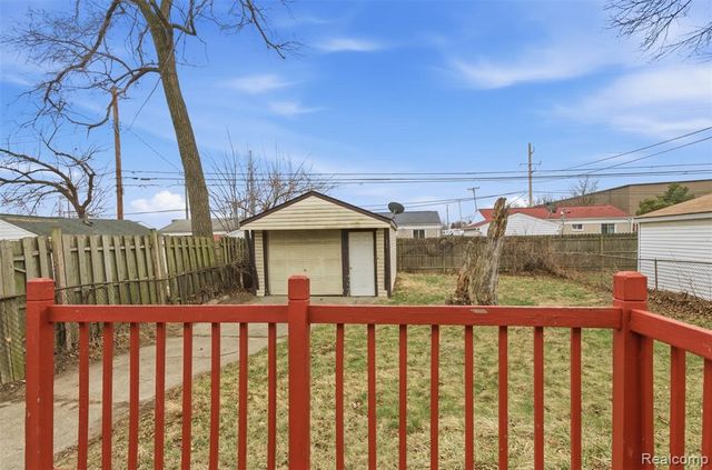 11310 Chalmers Avenue, Warren, MI 48089