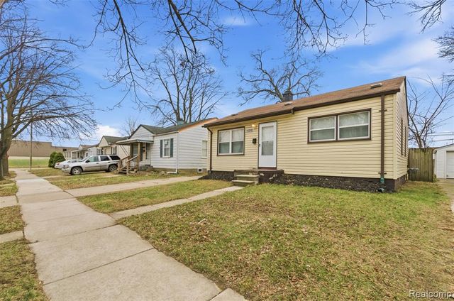 11310 Chalmers Avenue, Warren, MI 48089