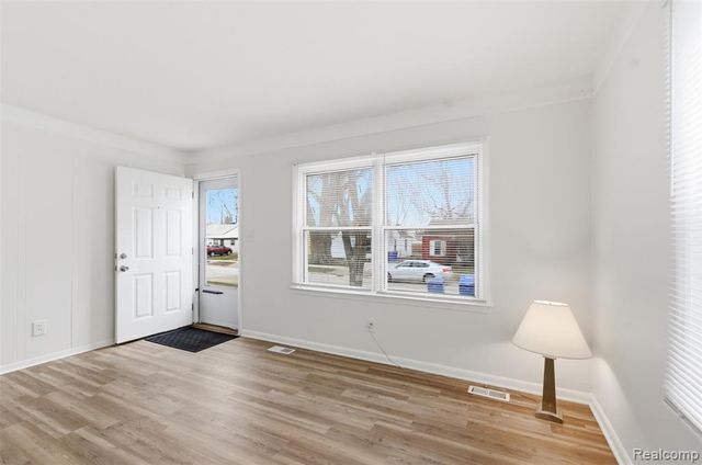 11310 Chalmers Avenue, Warren, MI 48089