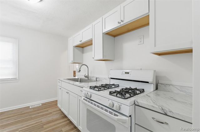 11310 Chalmers Avenue, Warren, MI 48089