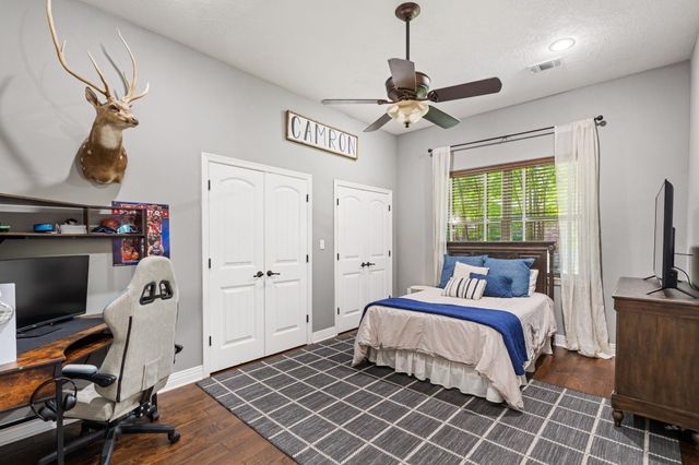 636 W Lake Drive, Livingston, TX 77351