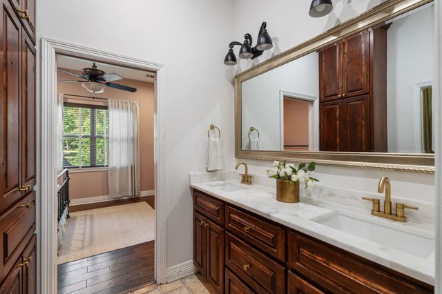 636 W Lake Drive, Livingston, TX 77351