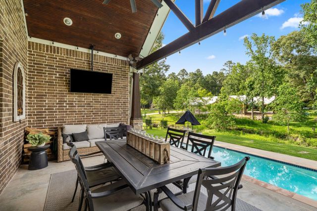 636 W Lake Drive, Livingston, TX 77351