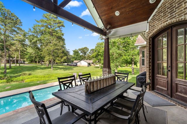 636 W Lake Drive, Livingston, TX 77351