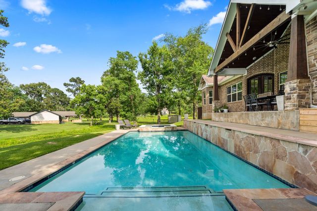 636 W Lake Drive, Livingston, TX 77351