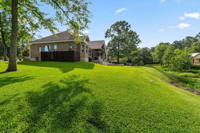 636 W Lake Drive, Livingston, TX 77351