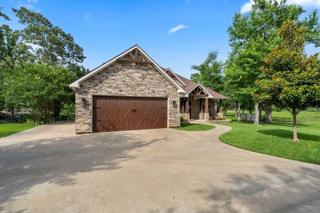 636 W Lake Drive, Livingston, TX 77351