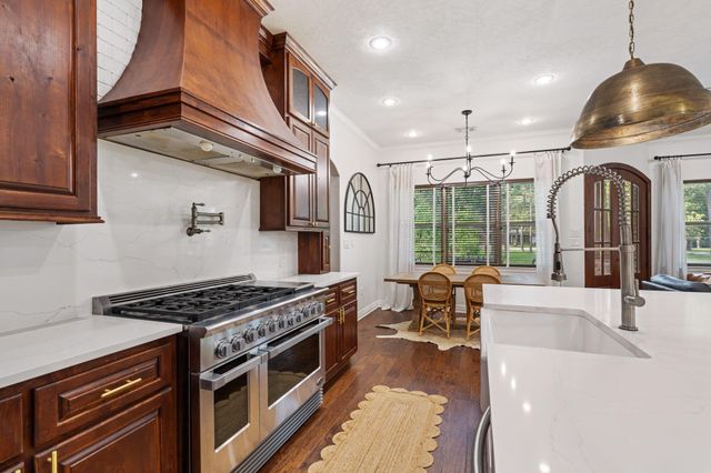636 W Lake Drive, Livingston, TX 77351