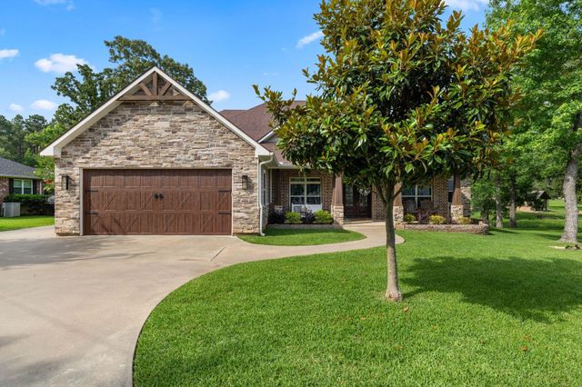 636 W Lake Drive, Livingston, TX 77351