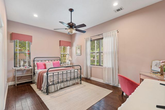 636 W Lake Drive, Livingston, TX 77351