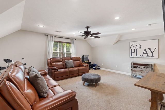 636 W Lake Drive, Livingston, TX 77351