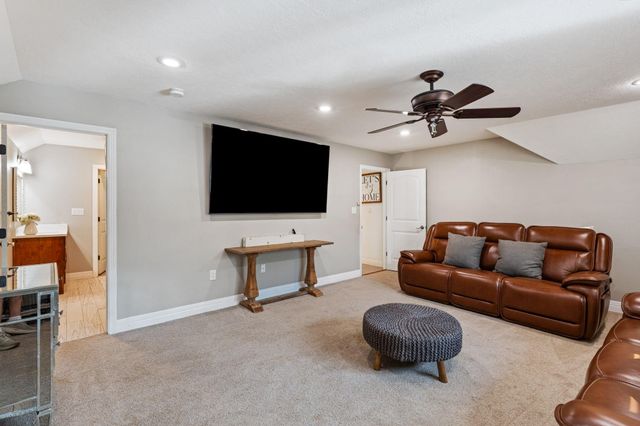 636 W Lake Drive, Livingston, TX 77351