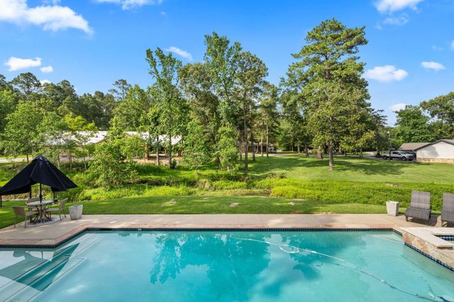636 W Lake Drive, Livingston, TX 77351