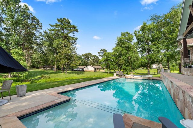 636 W Lake Drive, Livingston, TX 77351