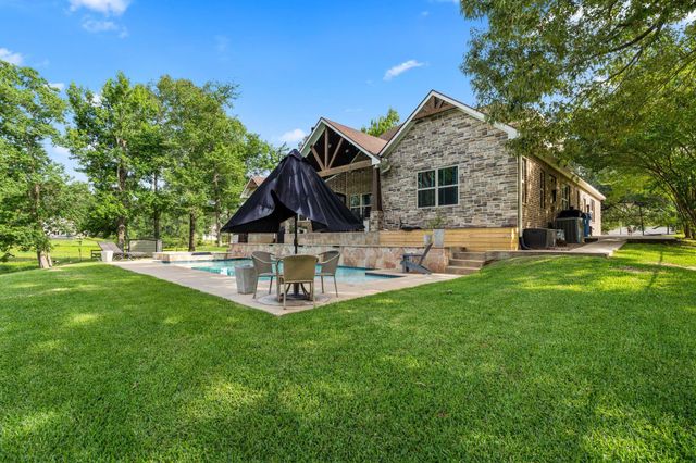 636 W Lake Drive, Livingston, TX 77351