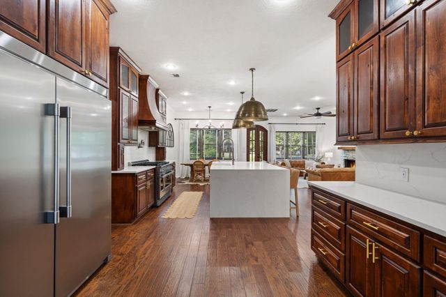 636 W Lake Drive, Livingston, TX 77351