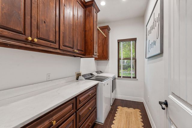 636 W Lake Drive, Livingston, TX 77351