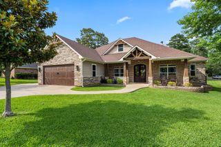 636 W Lake Drive, Livingston, TX 77351
