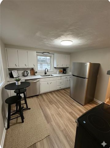 9 E Gaskill Ave, Jeannette, PA 15644