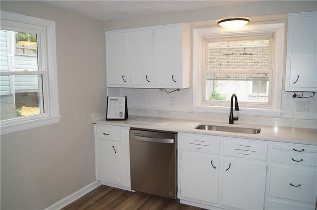 9 E Gaskill Ave, Jeannette, PA 15644