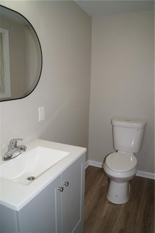 9 E Gaskill Ave, Jeannette, PA 15644
