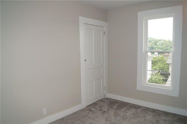 9 E Gaskill Ave, Jeannette, PA 15644