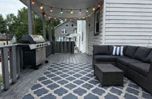 9 E Gaskill Ave, Jeannette, PA 15644