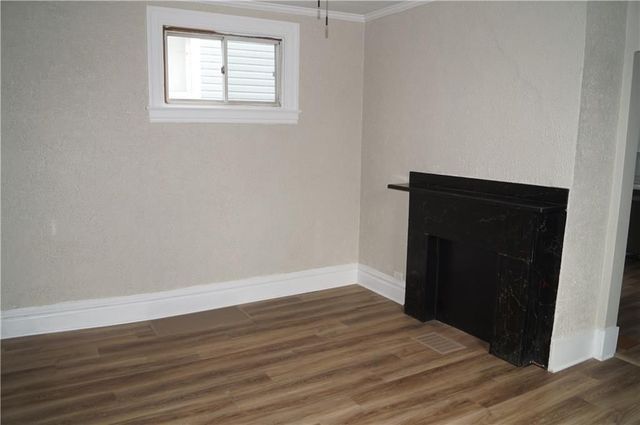9 E Gaskill Ave, Jeannette, PA 15644