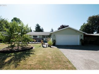 5492 Se HILLWOOD Cir, Milwaukie, OR 97267
