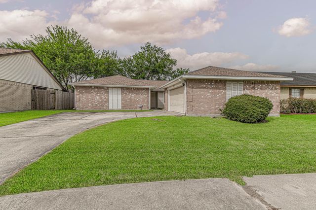 16818 Carrack Turn Drive, Friendswood, TX 77546