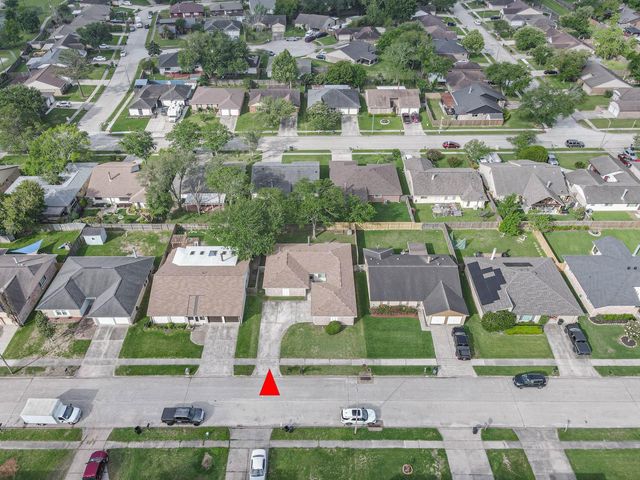 16818 Carrack Turn Drive, Friendswood, TX 77546