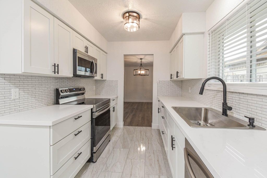 16818 Carrack Turn Drive, Friendswood, TX 77546