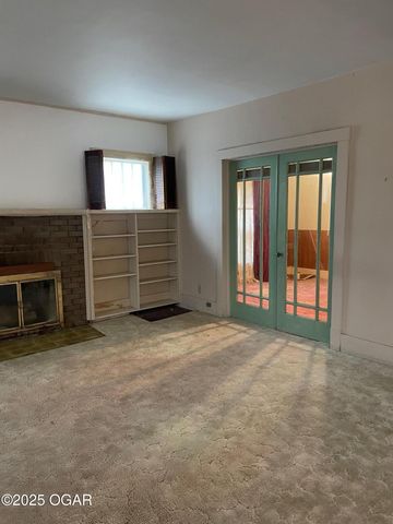 104 N High Street, Neosho, MO 64850