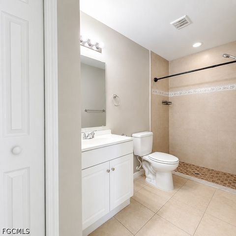 525 SE 4th TER, Cape Coral, FL 33990