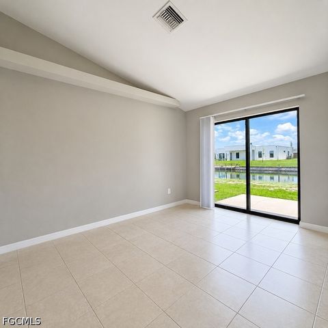 525 SE 4th TER, Cape Coral, FL 33990