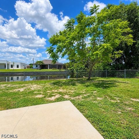 525 SE 4th TER, Cape Coral, FL 33990