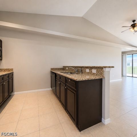 525 SE 4th TER, Cape Coral, FL 33990