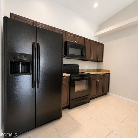 525 SE 4th TER, Cape Coral, FL 33990