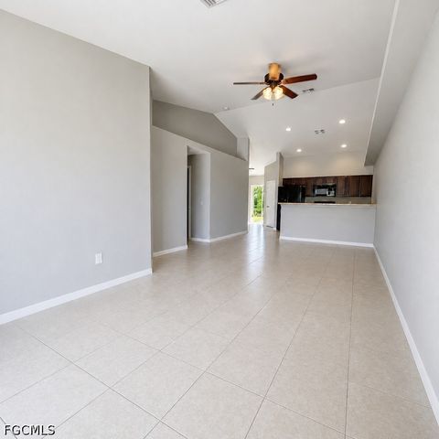 525 SE 4th TER, Cape Coral, FL 33990