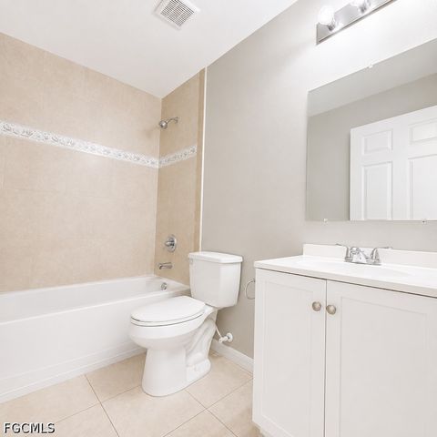 525 SE 4th TER, Cape Coral, FL 33990