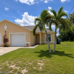 525 SE 4th TER, Cape Coral, FL 33990