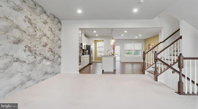 10010 DORSEY LN, Lanham, MD 20706