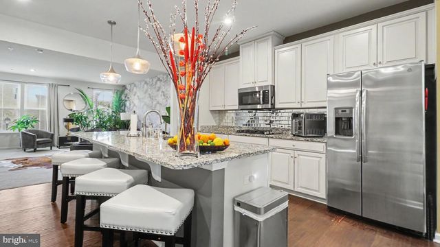 10010 DORSEY LN, Lanham, MD 20706