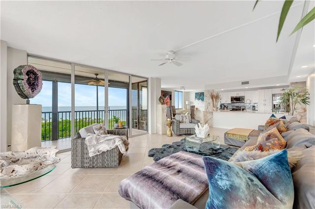 11 Bluebill AVE # 1101, Naples, FL 34108