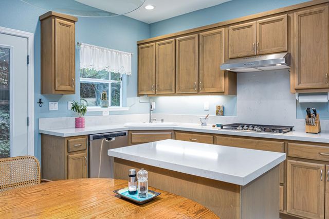 7034 Ara Ln, Carmichael, CA 95608
